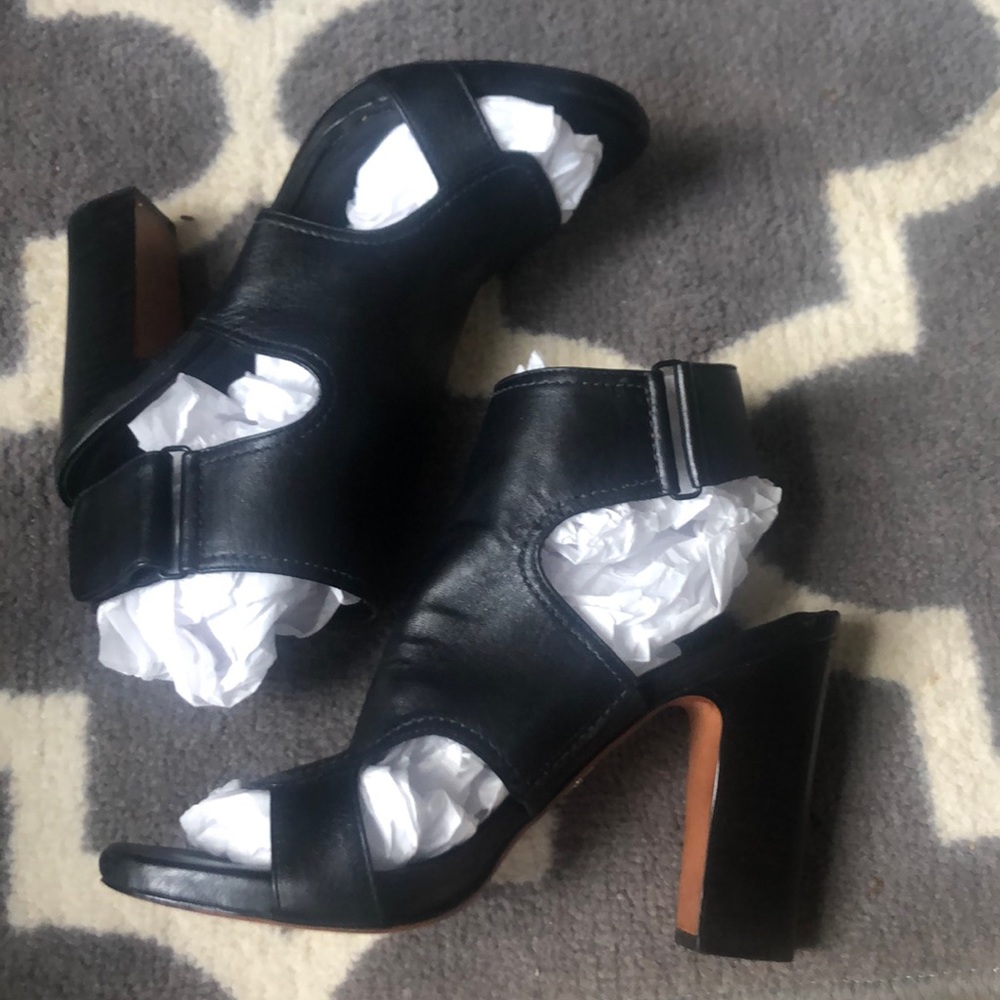 Pour La Victoire Black Leather Heels Size 8.5